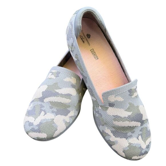Clarks Carly Dream Slip On Khaki Flats Comfort Travel Washable Sz. 9 - Picture 1 of 8